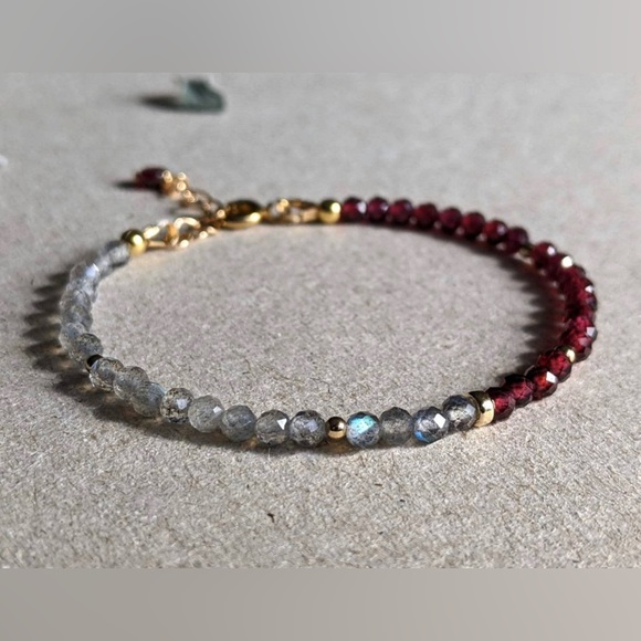 Lamorajewels Jewelry - Garnet Labradorite Bracelet Bracelet Gemstone Gold filled handmade jewelry